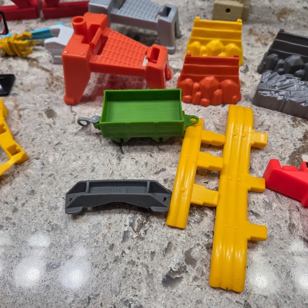 Fisher-Price Thomas TrackMaster Replacement Parts Lot Station Bridge Gas Station